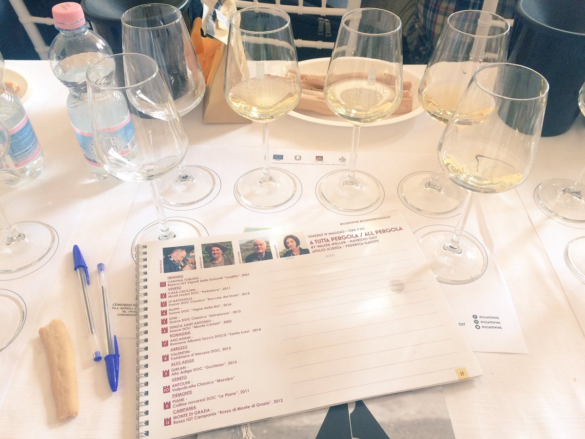 LeBattistelle's tweet photo. Roccolo del Durlo 2014 one of the wines at All #Pergola tasting! Attilio Scienza, F.Gaiotti, M.Gily and W.Speller the relators🗣#SoavePreview https://t.co/fRX5Ov2KuK
