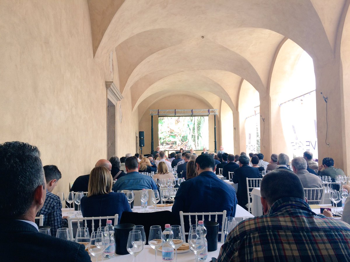 LeBattistelle's tweet photo. Roccolo del Durlo 2014 one of the wines at All #Pergola tasting! Attilio Scienza, F.Gaiotti, M.Gily and W.Speller the relators🗣#SoavePreview https://t.co/fRX5Ov2KuK
