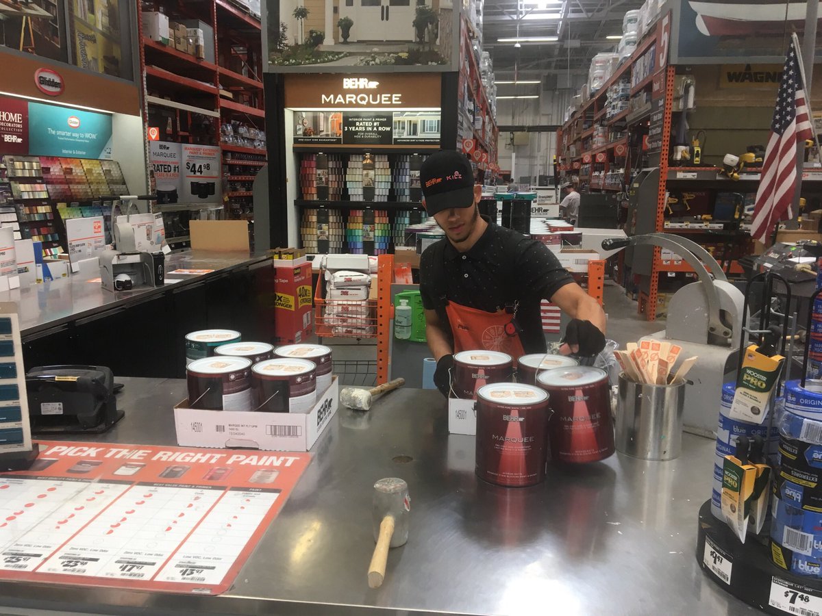 timbehr98's tweet photo. Awesome job to DS Mike #HD910 rockin HD's MD Paint Sale selling back to back customers #1ratedBehrMarquee. @si62025372 @santim209 @kmmon123 https://t.co/v38DtQPxLI