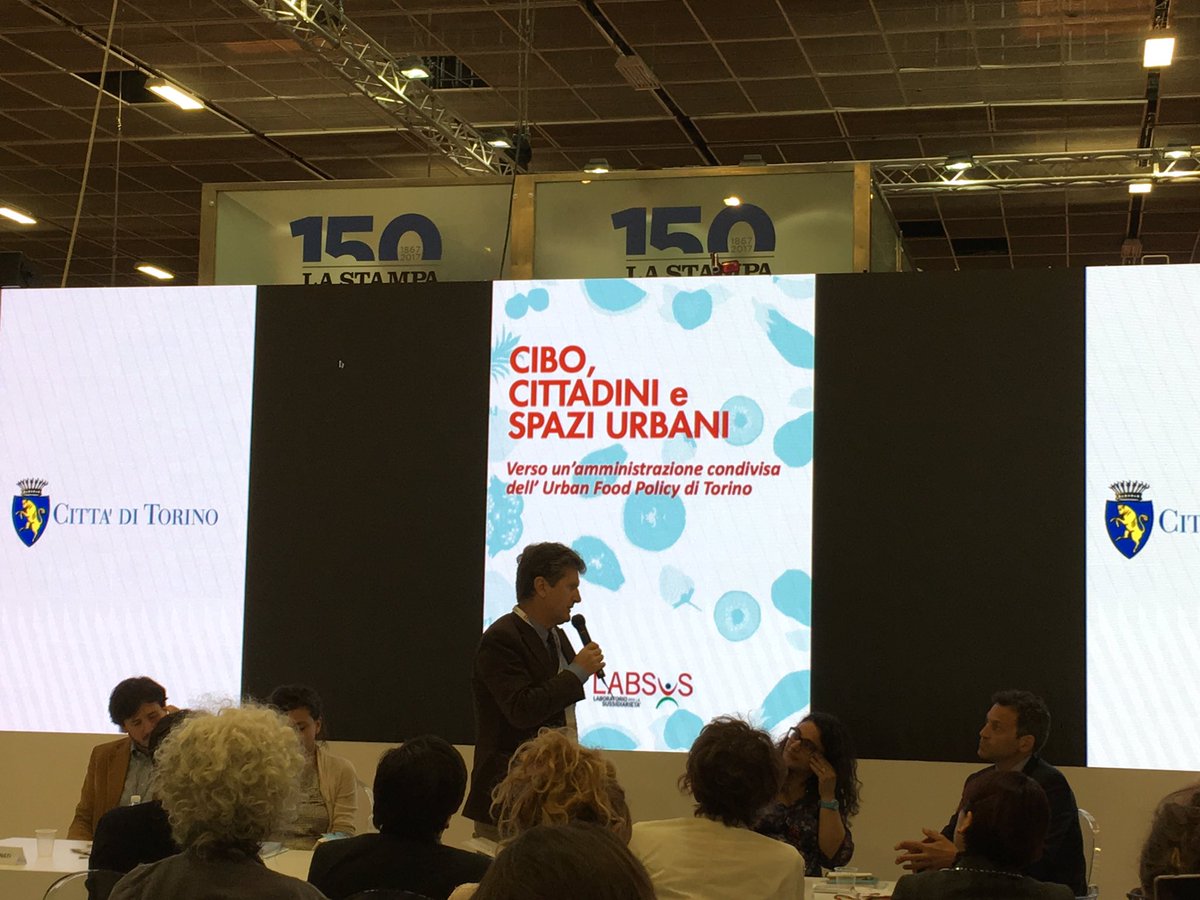 Oggi al #SalTo17 presentazione del quaderno che abbiamo curato con @Labsus1 @twitorino #Cibo #cittadini #spaziurbani #foodpolicies #Torino