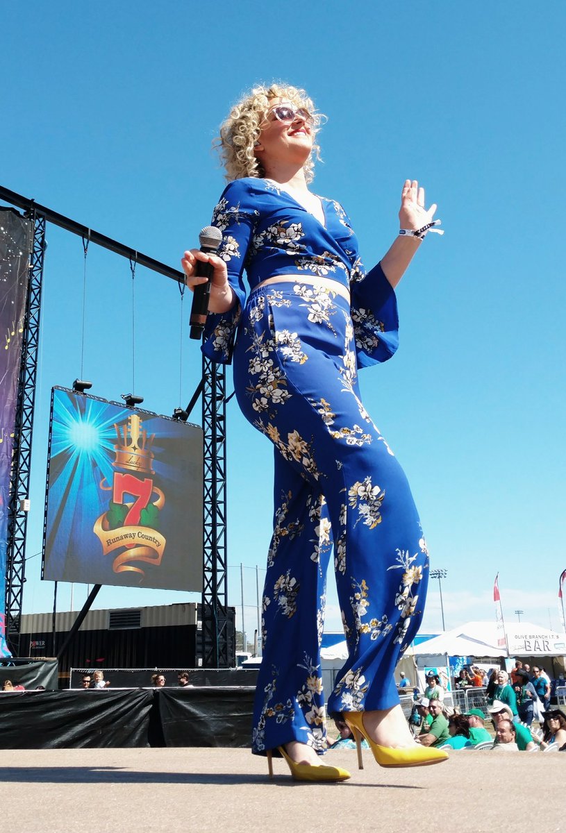 1Fan_Runaway's tweet photo. #FlashbackFriday #RunawayCountry17 #Cam @RunawayCountry @camcountry #SpringTradition #Yellow https://t.co/xa7AqxMTzj