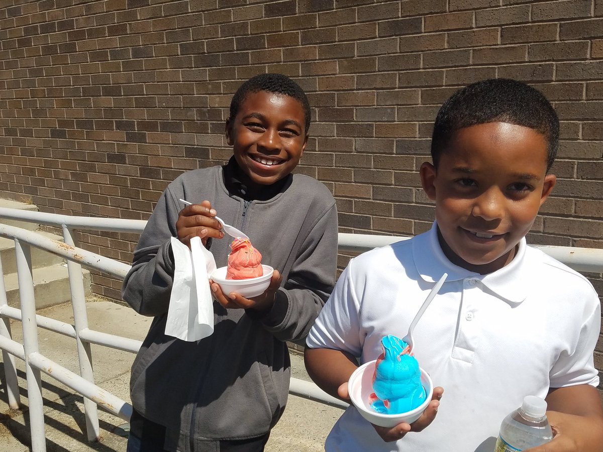 WSSEaglesSoar's tweet photo. Twisted Treats on this beautiful day!
#AWonderfulLife https://t.co/NHPPHhPPZy