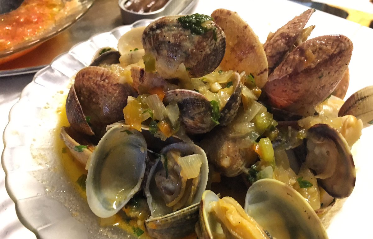 TabernaAMina's tweet photo. Bienvenidas a #TabernaAMina, almejas a la marinera! 😋 https://t.co/xMkf61Kbw1