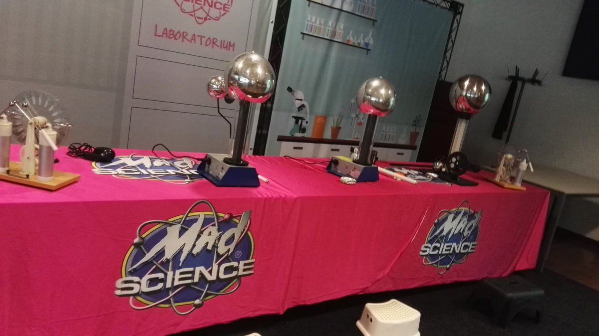 FrankRienties's tweet photo. Klaar voor @DTW2017 bij @PhilipsNL in Best morgen! De professoren van @madsciencenl hebben er zin in!! https://t.co/gM9UanBqD1