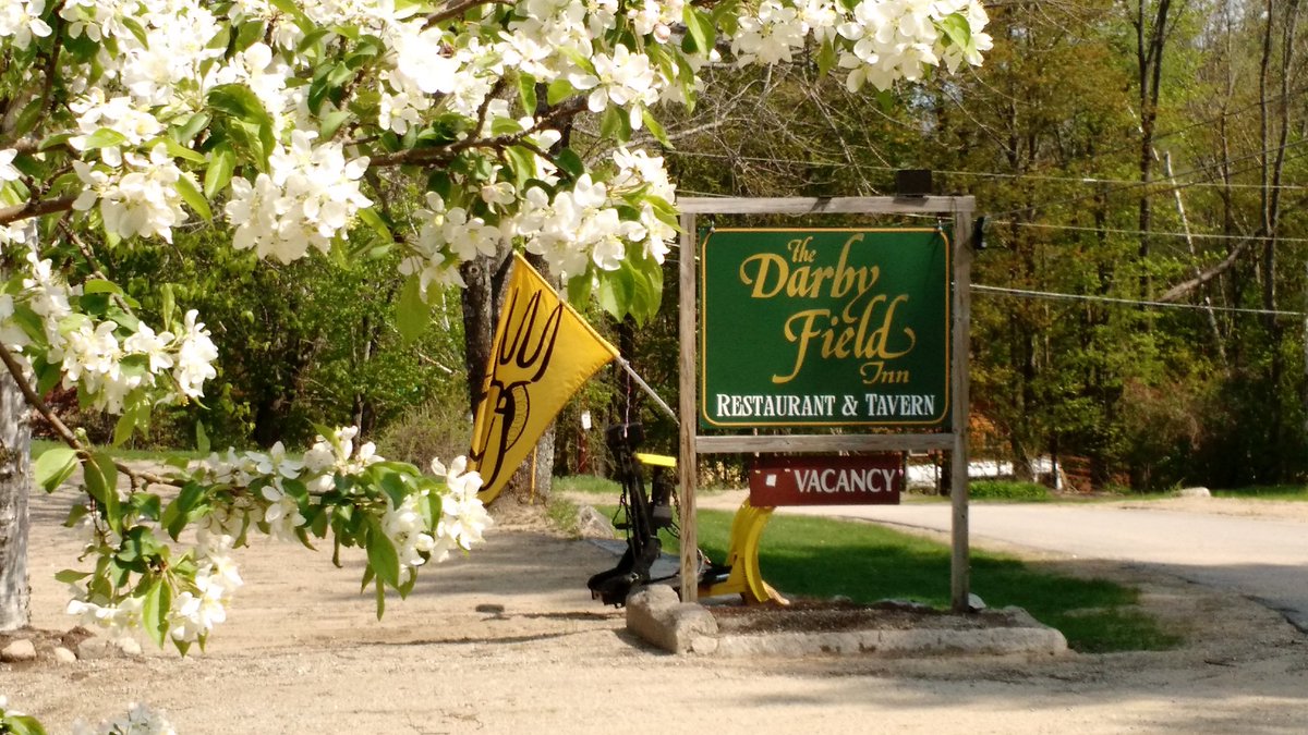 darbyfieldinn's tweet photo. Come on up for dinner on the hill tonight!  Drinks begin at 4 pm... https://t.co/ws085qqDOJ