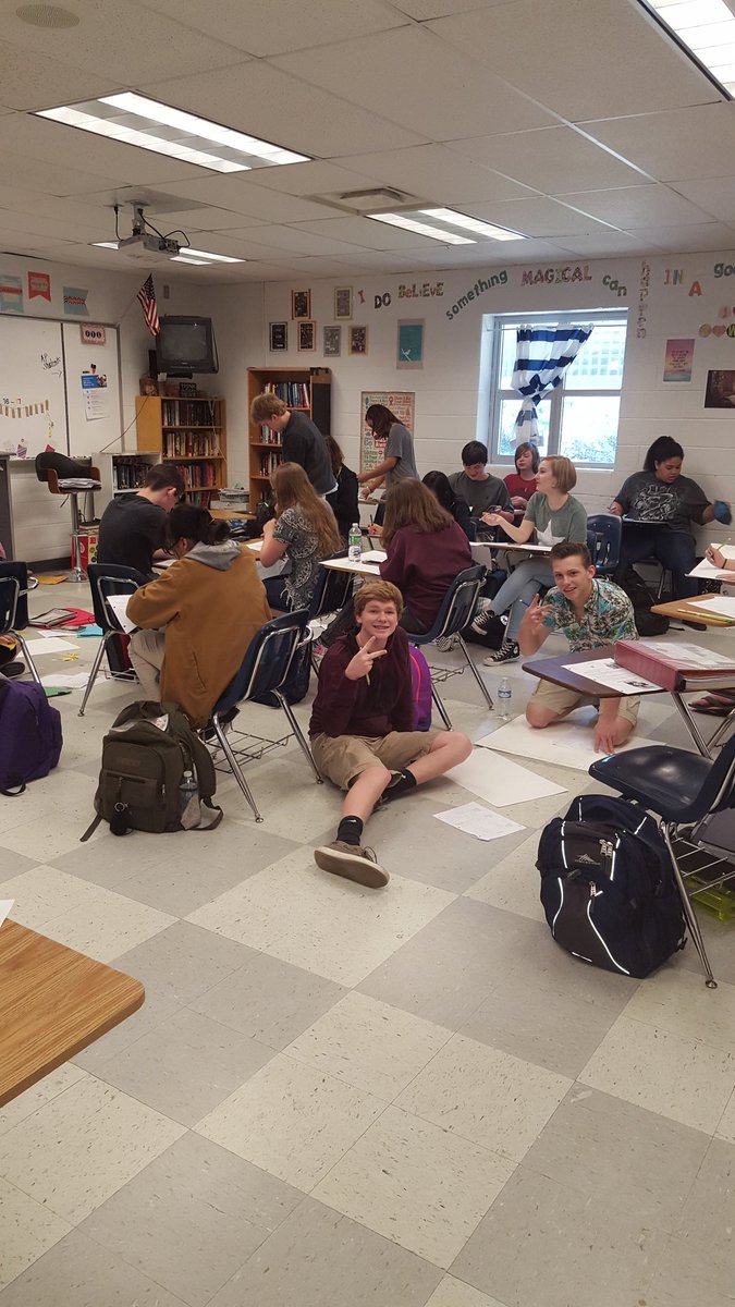 BooknerdKeeton's tweet photo. Creativity in English class #theleedavisway https://t.co/OkjtToFGEQ