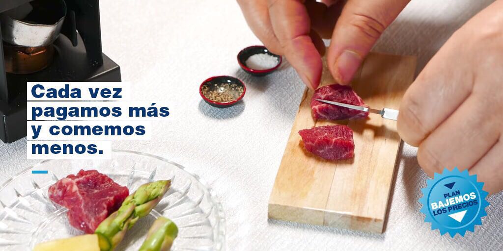 KissAndLo's tweet photo. Los que menos tienen ya no pueden comer carne 🍖 🍖 🍖#BajemosLosPrecios #DeLaCarne  🤜 Sumate y firmá acá: 
👉  https://t.co/Wq1lQKwRVL https://t.co/dKGDXDh3pT