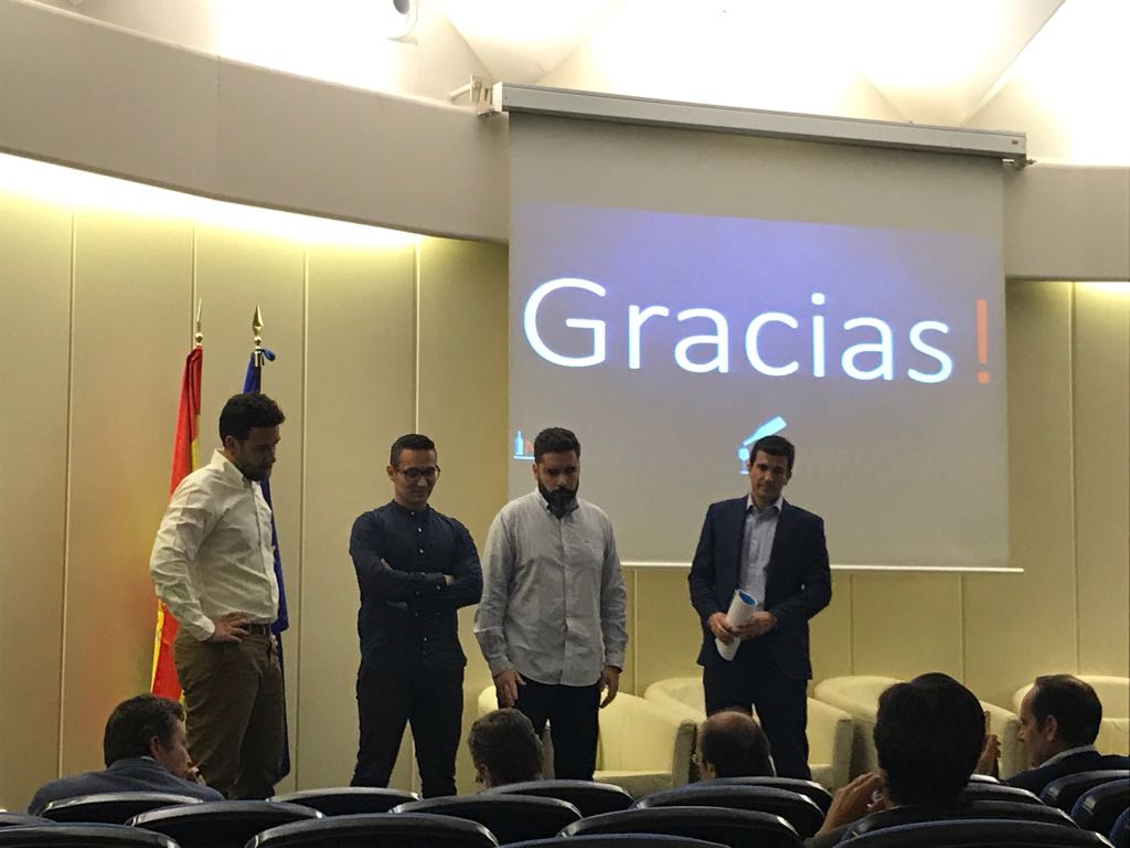 eoi's tweet photo. Los alumnos del ExMBA quincenal presentan sus proyectos #VInow #Waterbot #aprendeoi #mbaeoi https://t.co/fvxKP5e71R
