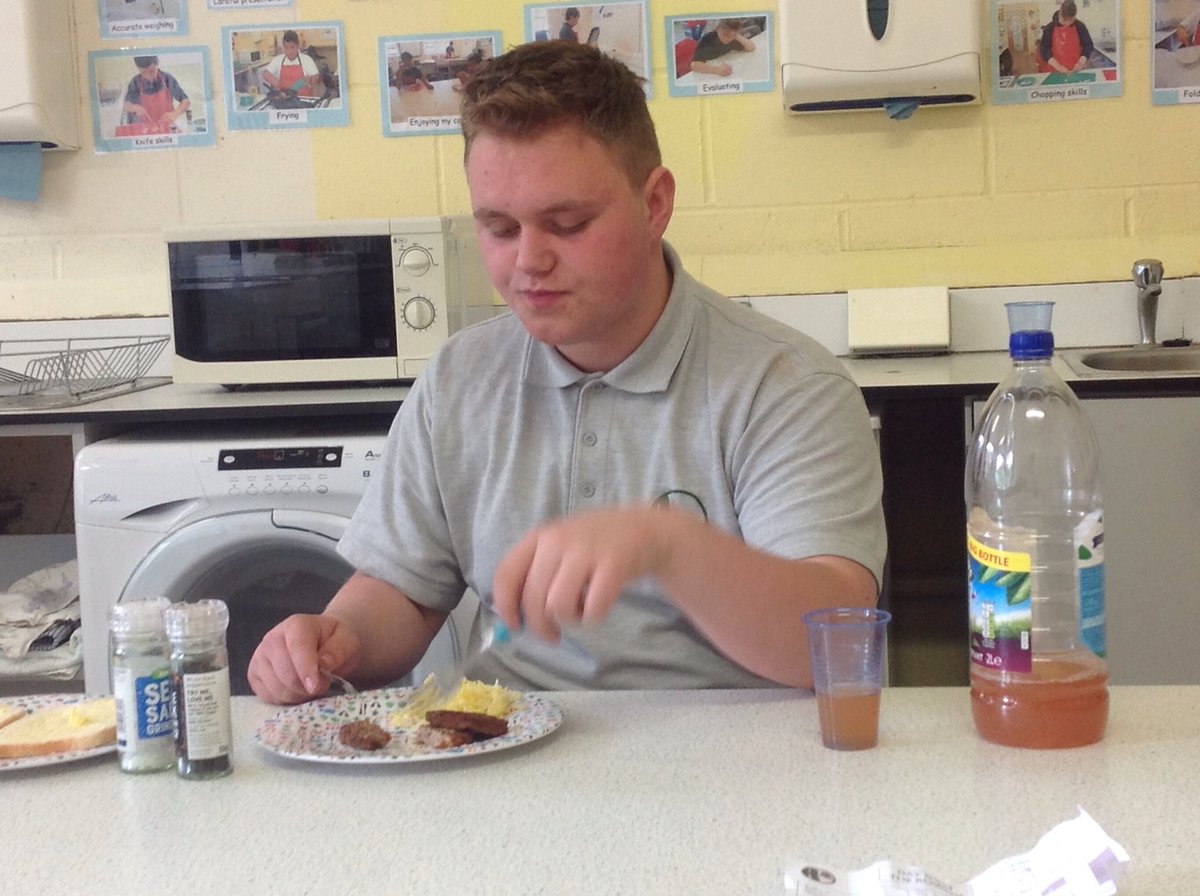 RowansCooking's tweet photo. Student of the week cooked himself a breakfast#Well deserved George! https://t.co/2GOj3vpjNj