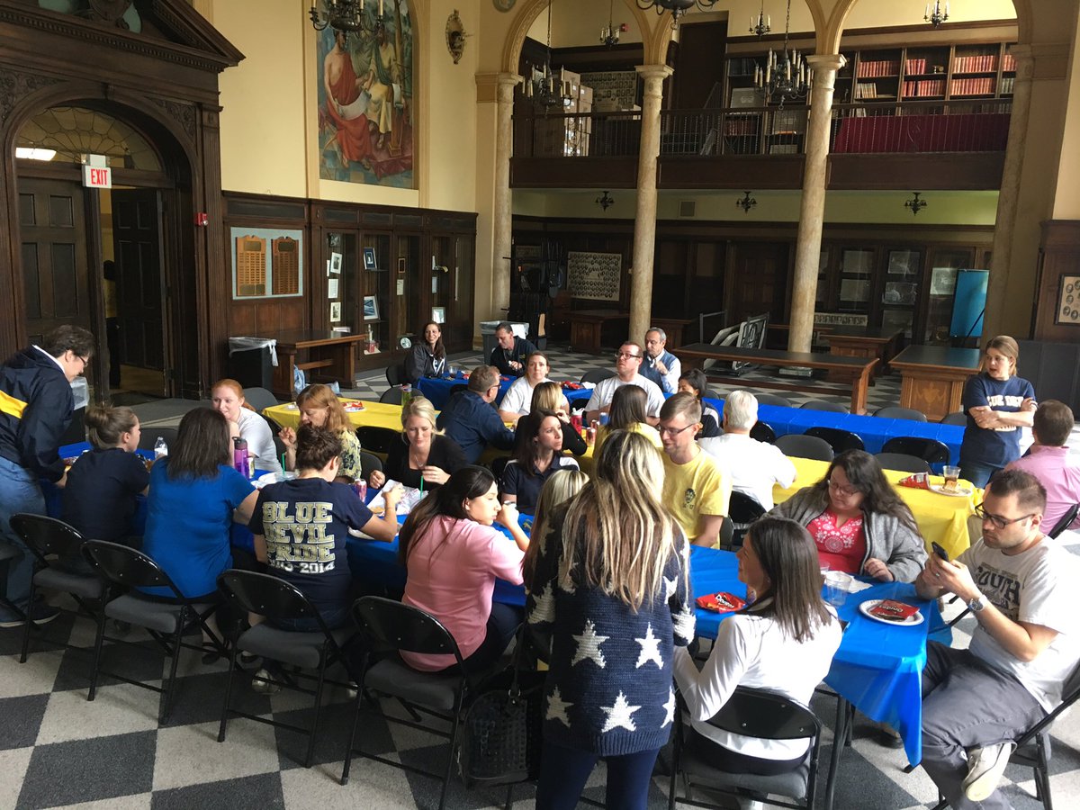 GPSouthHS's tweet photo. Thank you @gpsouthSA for feeding our staff lunch today! We have such thoughtful students https://t.co/Q2Ji2Ls99u