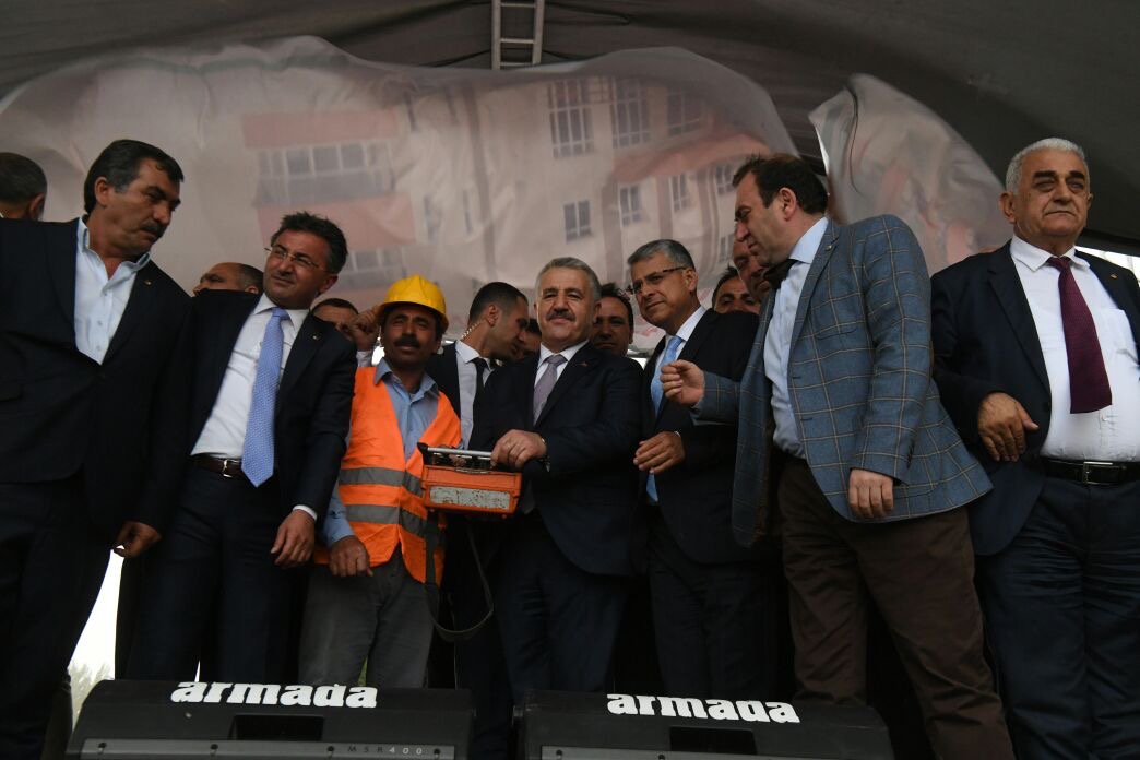 UABakanligi's tweet photo. Bakan Arslan, TOBB Mesleki ve Teknik Anadolu Lisesi Temel Atma Töreni'ne katıldı. https://t.co/GS1MD1YTQ7