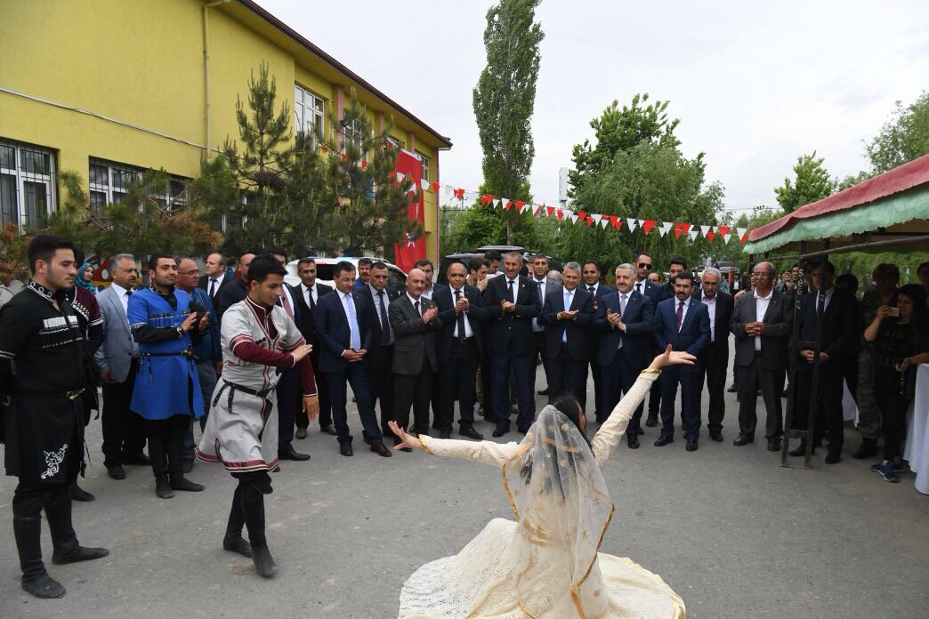 UABakanligi's tweet photo. Bakan Arslan, TOBB Mesleki ve Teknik Anadolu Lisesi Temel Atma Töreni'ne katıldı. https://t.co/GS1MD1YTQ7
