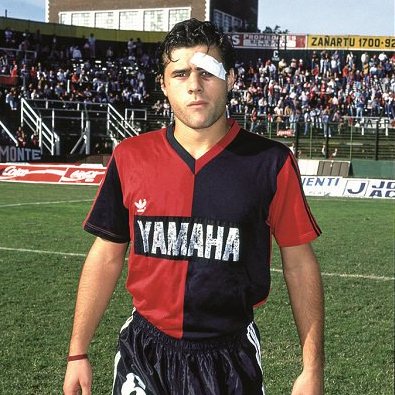 Classic Football Shirts Pochettino Wore This Half And Half Shirt At Newell S Old Boys Can You Think Of Any More Teams That Wore A Half And Half Design T Co Eqfy4gmh9y
