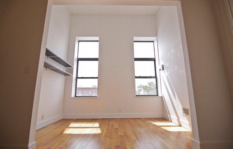SarahYoungSF's tweet photo. Moving day with @JasonOlson_Indy and two angry cats #brooklynbound #ByeByeInwood #UnpackingTime #TheCatsWillLoveTheirNewHome https://t.co/CuoEmHc2zb