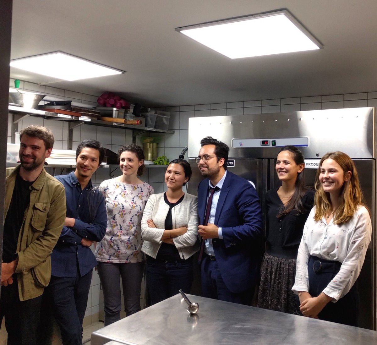 LaTableeChefsFr's tweet photo. Rencontre avec @mounir secrétaire d'État au Numérique chez @wevolumes #cuisinecollaborative #recuperationalimentaire #foodlab https://t.co/3Edhgvo5jQ