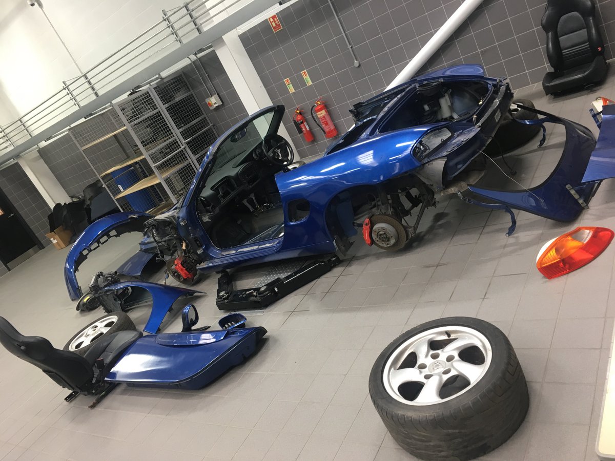 porschewolves's tweet photo. #workinprogress the restoring has officially begun! #boxterS #restoration #racecar https://t.co/LTGqkYOLdT