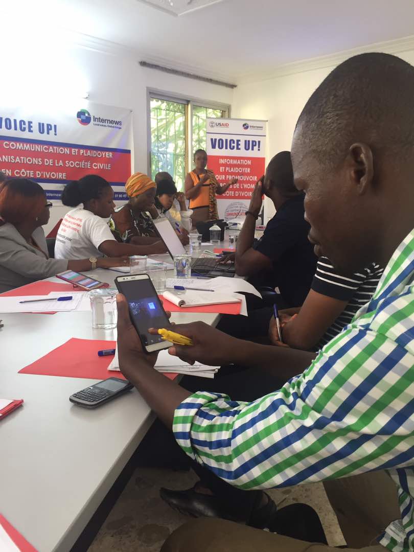 VoiceUpCI's tweet photo. Le rapport du cercle d'échange vous sera présenté en fin d'atelier par un #facelive sur notre page VoiceUp MediaLab Abidjan https://t.co/mIFukWKjiy