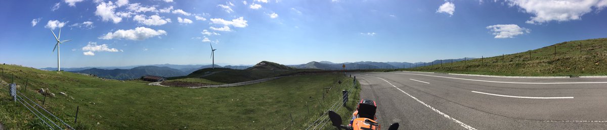 NNCT_motorcycle's tweet photo. 【活動報告】
「OB昼から講義無かったから突然カルストに行く」の巻
天気も良くて風もない！最高のツーリング日和でした✌相変わらずのぼっちです✋ https://t.co/kSm9ChfESa