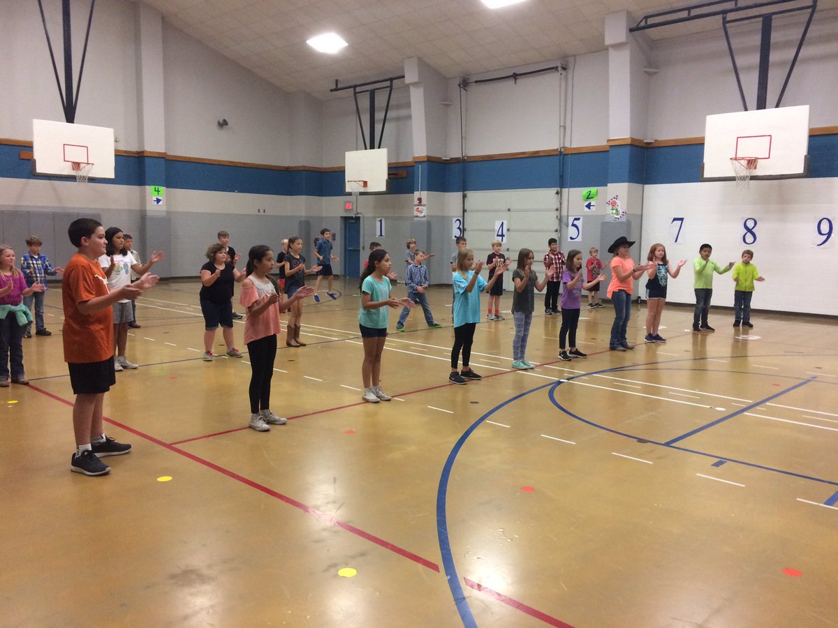 hearndse's tweet photo. 4th Grade Toast of Texas: Cowboy Breakfast, Butter Making, Line Dancing ❤️💙 #inspiredse https://t.co/GRBISzfnTp