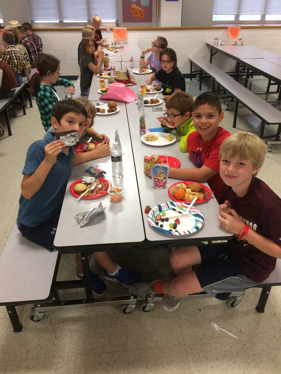 hearndse's tweet photo. 4th Grade Toast of Texas: Cowboy Breakfast, Butter Making, Line Dancing ❤️💙 #inspiredse https://t.co/GRBISzfnTp