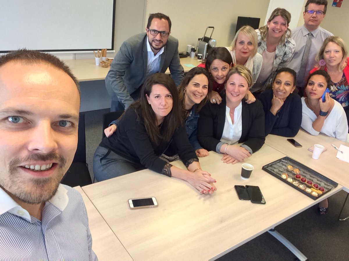amaleroux's tweet photo. Une équipe de conseillers patrimoniaux en mode conquête de nouveaux clients ! #questdays #groupedemelun #DRRPIDF https://t.co/hGnCMH7i2c