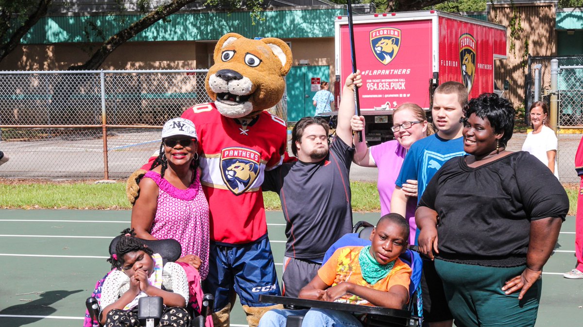 We were out in the community this week for a very important street hockey clinic. 🏒  ICYMI » bit.ly/quest-519 https://t.co/GTko4i4SA2