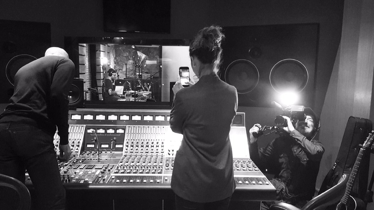 LoriePester's tweet photo. #studio #recording #ilovemyjob #mercilavie 💝 https://t.co/AJ4Y1vj7gq