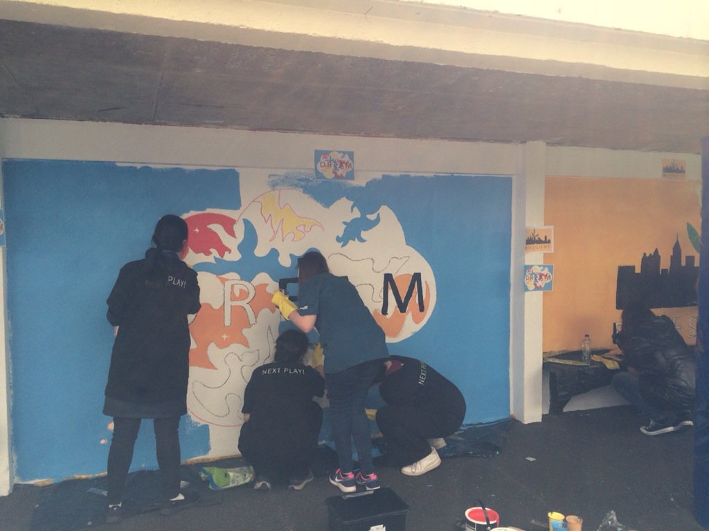 MsMcCFranner's tweet photo. Our @LinkedIn volunteers are hard at work on our new murals! Can't wait to see them! #franner #creativeminds https://t.co/8jyluJnoLU