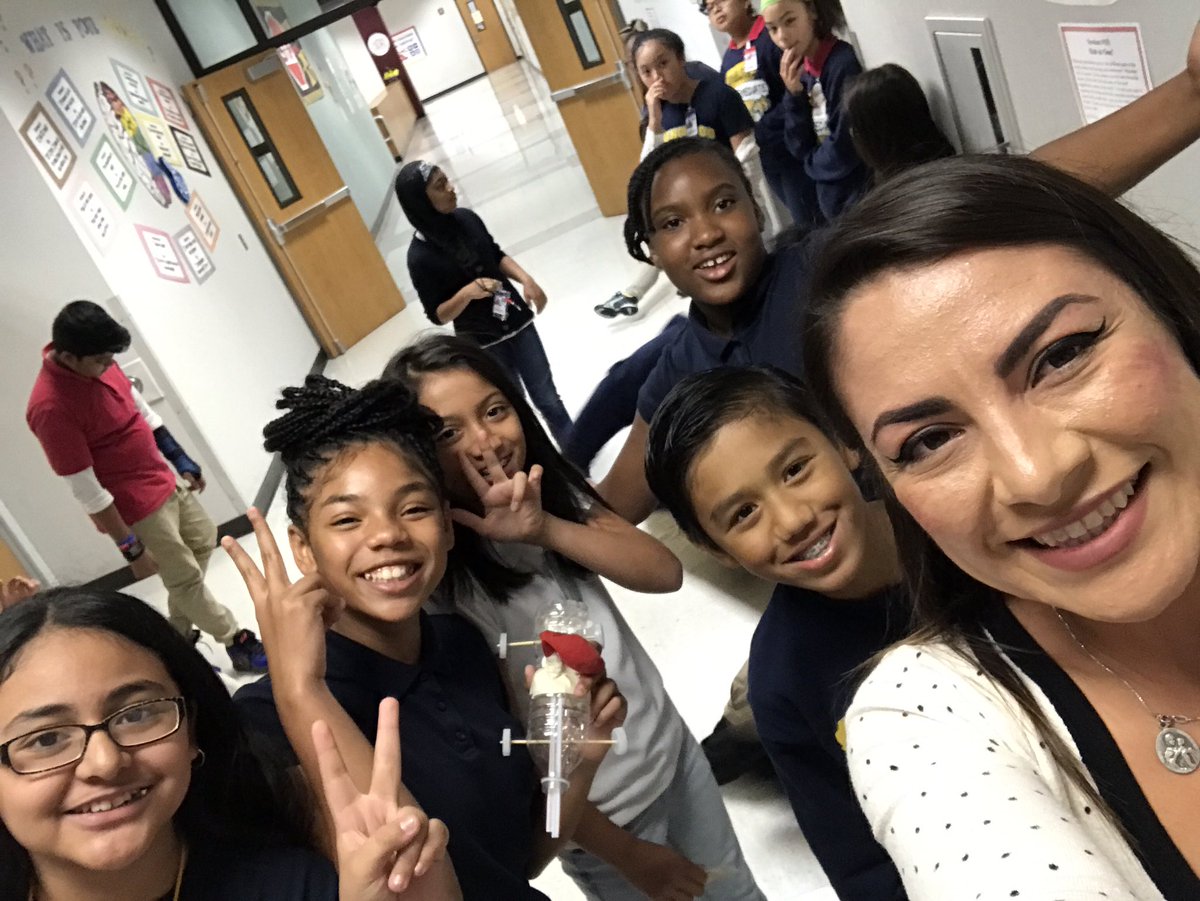jessylopez00's tweet photo. Fun with engineering #STEMconference #YBSWAG #YBSTEMConference @YgbInt @AliefScience #balloonpoweredcars https://t.co/uahF74FwS6