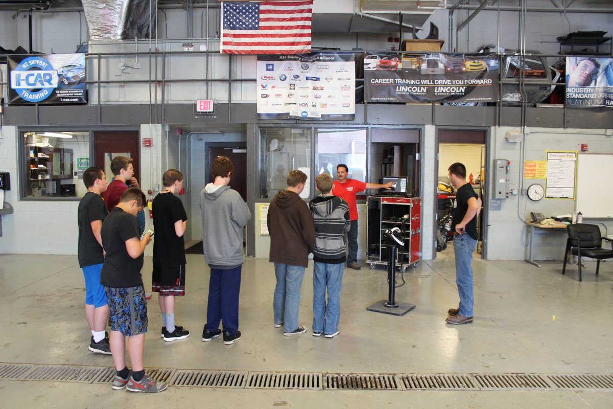 CollinsCTC's tweet photo. Mr. Edwards is showing off the paint simulator for his auto collision repair program. #CoolToys #VisitCCTC https://t.co/3WPWuAlNTx