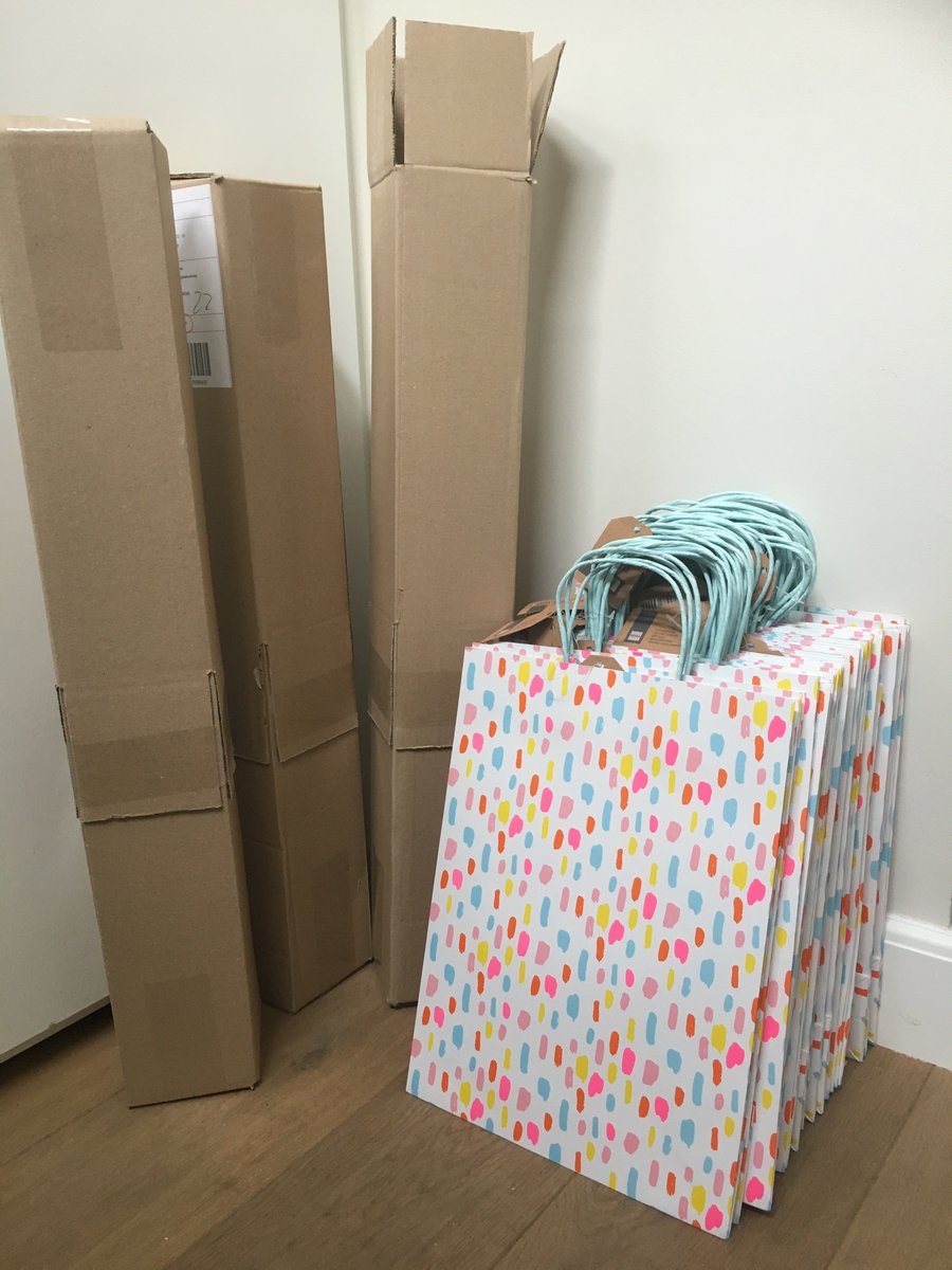 Iets met grote goodies in een te kleine bag :) #loopbaancoach #workshop Tot vanavond kun je nog je kaartje kopen: happyatworkfestival.nl