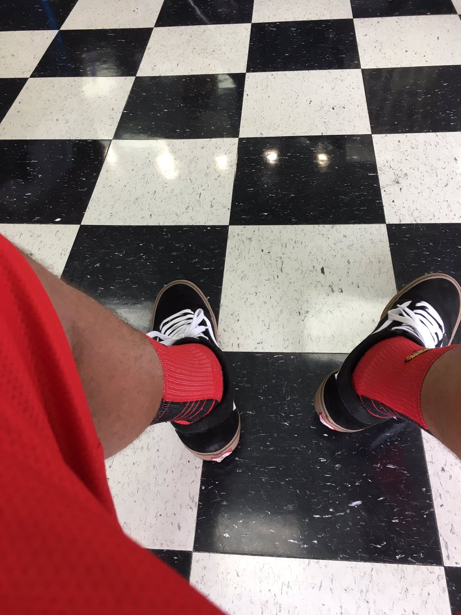 thatkyboi's tweet photo. Cut the grass, oil change, tires rotated, wash clothes... now in the barbershop. #TGIF https://t.co/4yQvrXHsCk