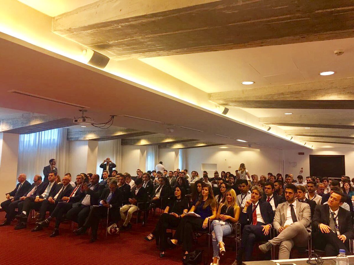 CalabriaTw's tweet photo. Inizia la convention regionale #orgoglioazzurro @FI_Giovani @forza_italia @gasparripdl @renatapolverini @LucaZaccari @tripodimaria https://t.co/puMih6zEaW