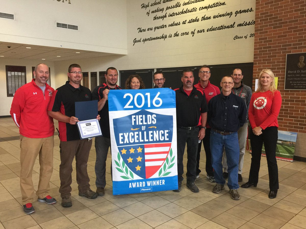 JeffPetersen67's tweet photo. Congrats to our @MuskegoNorwaySc grounds crew for creating 1 of the top fields across the country #fieldsofexcellence @jjohnsonfacmngt https://t.co/wPUUPTqjUb