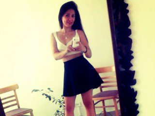 WebcamWomencouk's tweet photo. Sexy #AliceFun, 27yo #camgirl Athletic body, 37A tits, Hazel eyes and Black hair. https://t.co/BvvEm19Hq4 https://t.co/g5TdKt6eVv