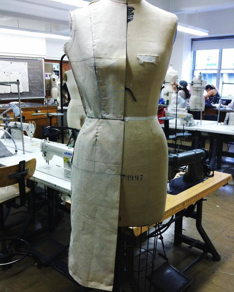 cclewisnyc's tweet photo. Last day of class today. ☺️Throwback to the basic bodice and skirt from my first year at FIT. https://t.co/bkUod0DvfG