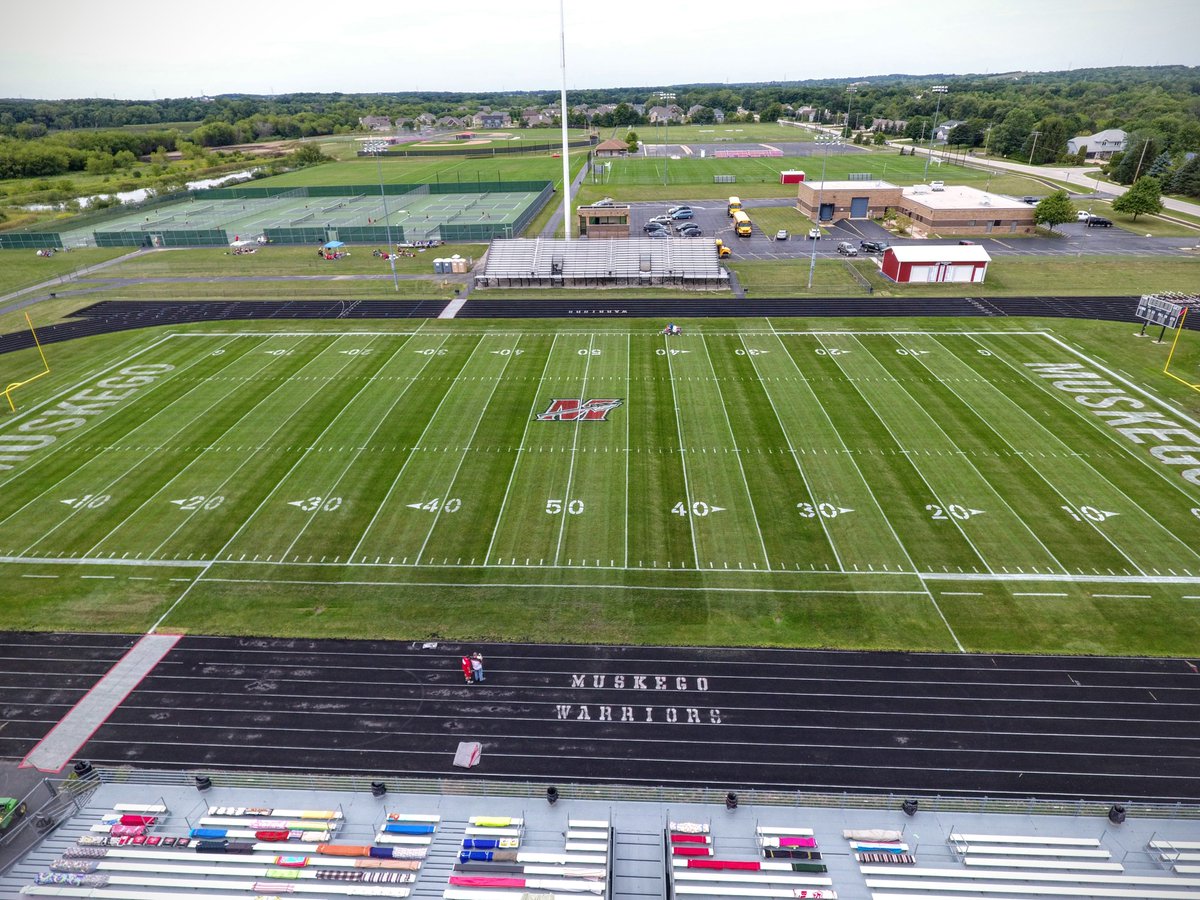 JeffPetersen67's tweet photo. Congrats to our @MuskegoNorwaySc grounds crew for creating 1 of the top fields across the country #fieldsofexcellence @jjohnsonfacmngt https://t.co/wPUUPTqjUb