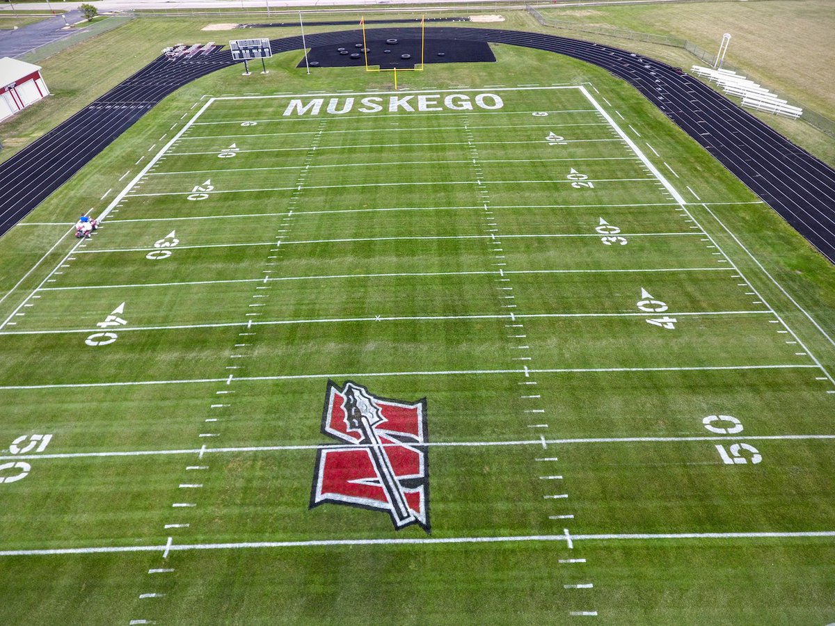 JeffPetersen67's tweet photo. Congrats to our @MuskegoNorwaySc grounds crew for creating 1 of the top fields across the country #fieldsofexcellence @jjohnsonfacmngt https://t.co/wPUUPTqjUb