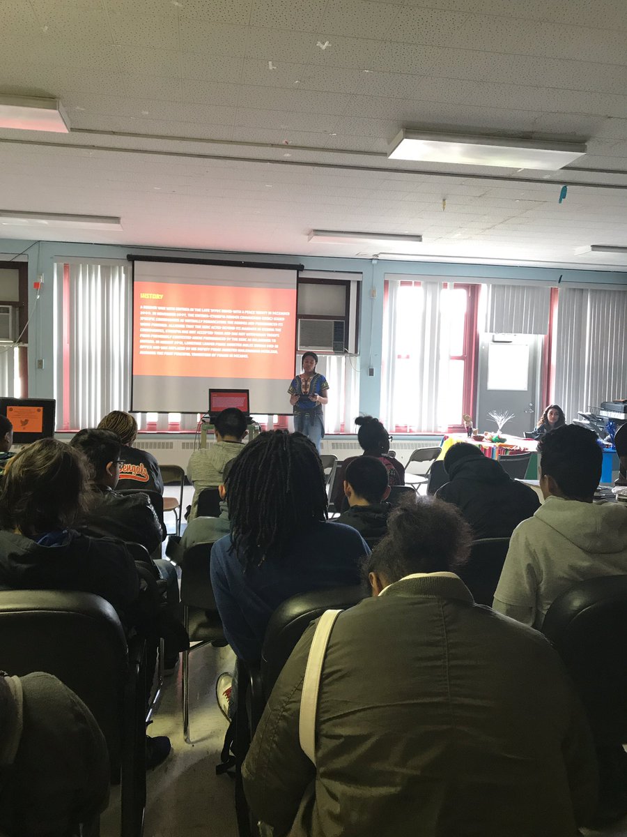 mbcorres's tweet photo. Naylis informing @BoganBengal79 Ss about Ethiopia. @MissGelaw telling Ss about Haile Selassie #BoganMulticulturalDay17 https://t.co/qG6Akrr6pd
