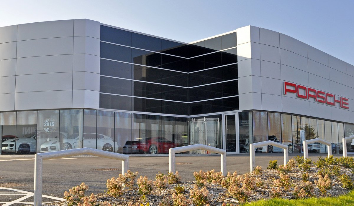 BoothMuirieUK's tweet photo. 50 Years of Booth Muirie Porsche Aberdeen #acm #bmlsystems #metallicsilver #architecture @eurocladuk  https://t.co/1CcJ0hX8OP https://t.co/qEjgtbrKDP