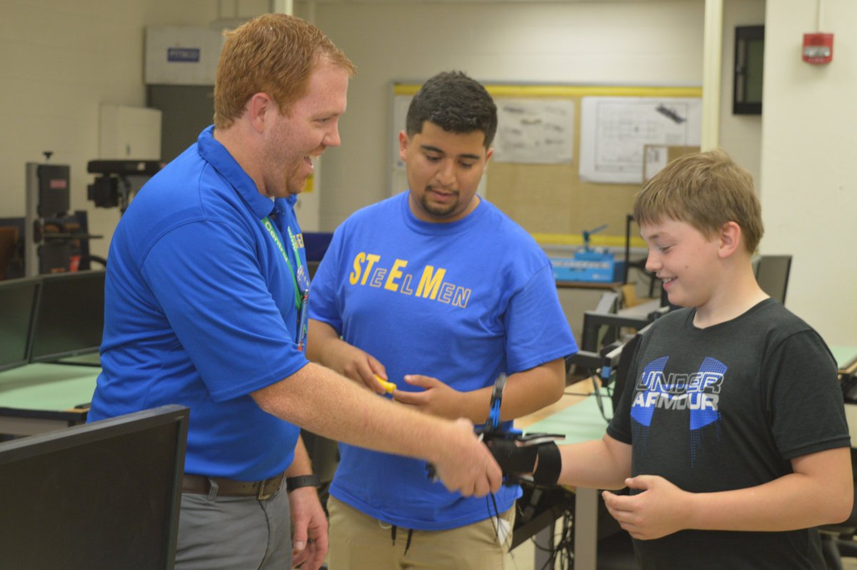 JTHS_204's tweet photo. @EngineersJc had the pleasure of working with Ashton to create a 3D printed prosthetic hand for him @Enablethefuture https://t.co/mO2kr1z4SD https://t.co/yTYxJYsRIS
