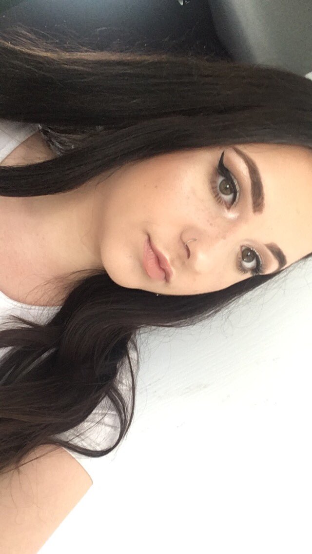 bipolarrvirgo's tweet photo. yeah im pretty but im loco' https://t.co/css3UufA1l