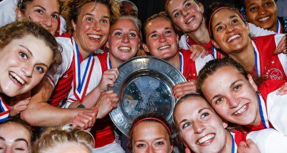 Ajax kampioen, in strijd om plek 5 doen Telstar en Heerenveen niet voor elkaar onder. Spannend slot #vrouwenvoetbal
voetbalcentraal.nl/nieuws/149424/…