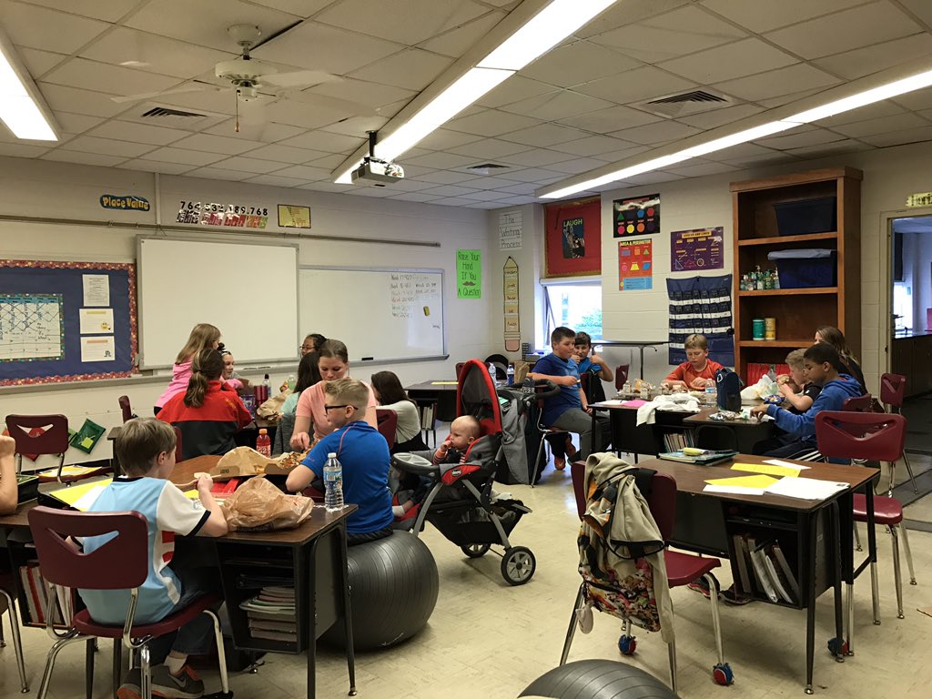 atriplett99's tweet photo. Classroom picnic since the zoo trip was a no go!!  @MrsHernanGrade5 https://t.co/h8T9U7rHiQ