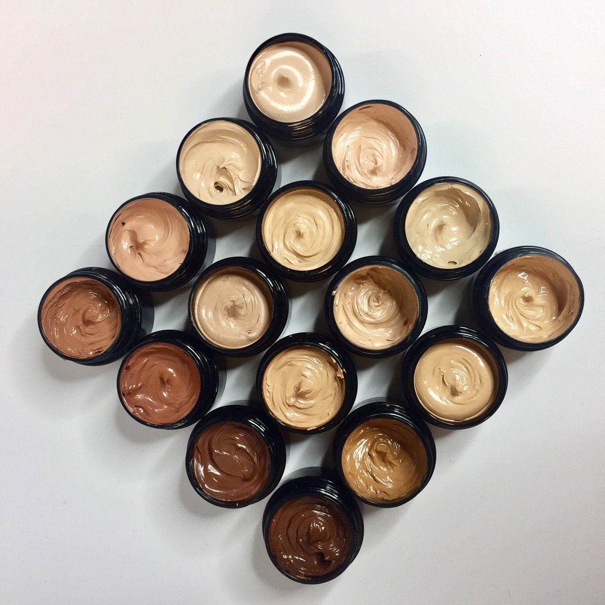 kevyn_aucoin's tweet photo. The #SensualSkinEnhancer is long wearing, sweat proof and perfect for all skin types. Are you wearing it today for #FoundationFriday? https://t.co/lW2GLRQ24p