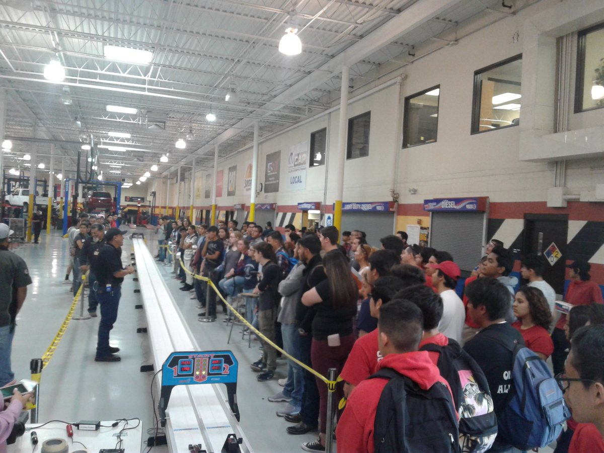 JaurrietaSergio's tweet image. #CTE #EPISD dragster regional competition today at Western Technical College #I_am_EPISD great turnout!
