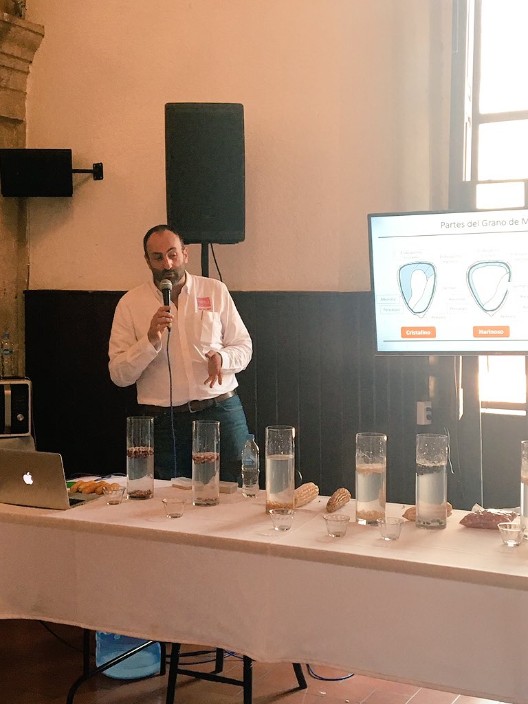 Carlos_Borboa's tweet photo. Excelente clase de @rafamier @moreliaenboca #MEB2017 Descubrir la diversidad de maíces que posee México ha sido fascinante! @menueluniversal https://t.co/iLPkxOV4dg