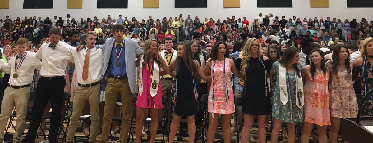 TigerGuidance's tweet photo. Congrats to the Class of 2017!  Love those Tigers!! ❤️ https://t.co/Q0Mih4oL1z