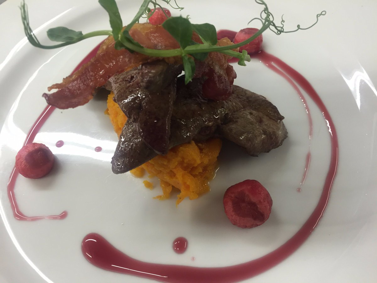 queenheadberwic's tweet photo. Hey guys some dishes from tonight. Venison livers with pickled radish, Berwick crab cakes, chunky cod loin &amp; lemon sole with shrimp glaze https://t.co/q95dxdZYKu