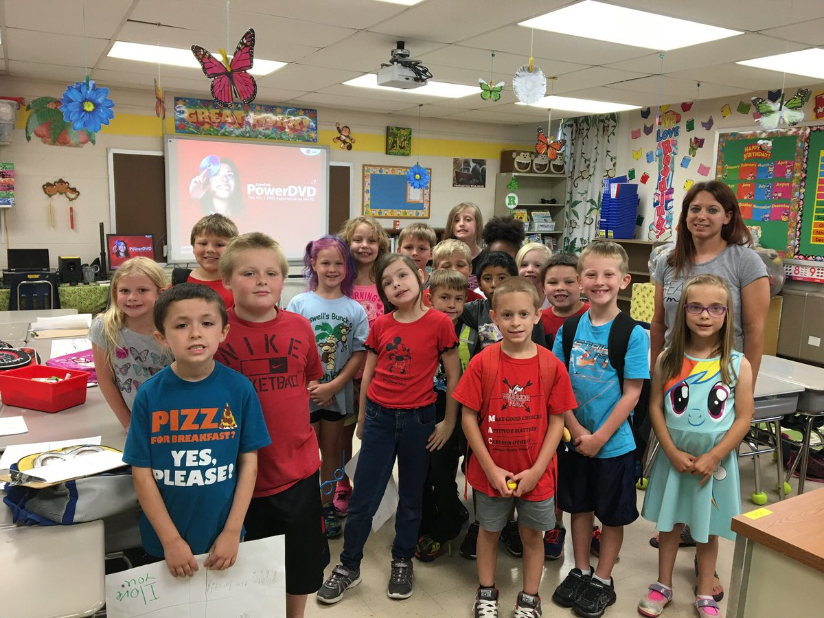 BraswellMonkeys's tweet photo. Last Day of First Grade for these kiddos! Enjoy summer Monkeys! #c6learns #meramecmade 🐒 https://t.co/KygTy2byvC